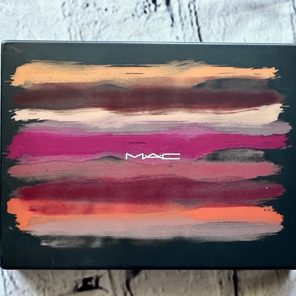MAC Art Library Eyeshadow Palette